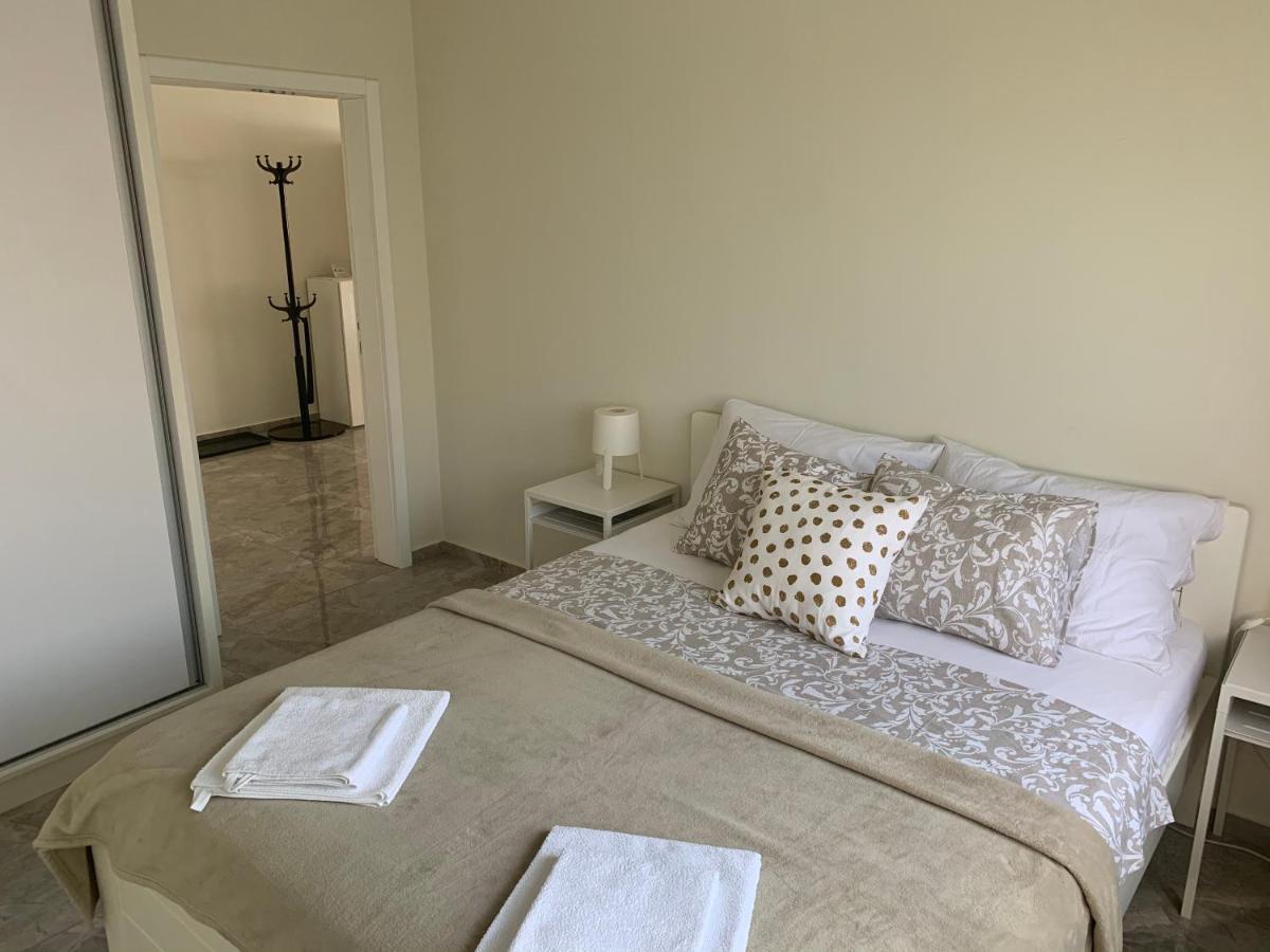 Lux House Olga Apartment Ruma Exterior foto