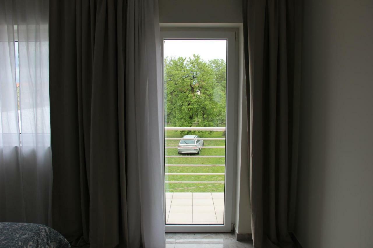 Lux House Olga Apartment Ruma Exterior foto