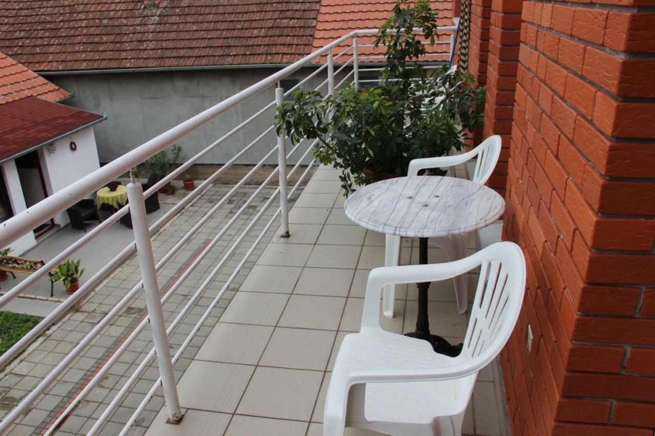 Lux House Olga Apartment Ruma Exterior foto