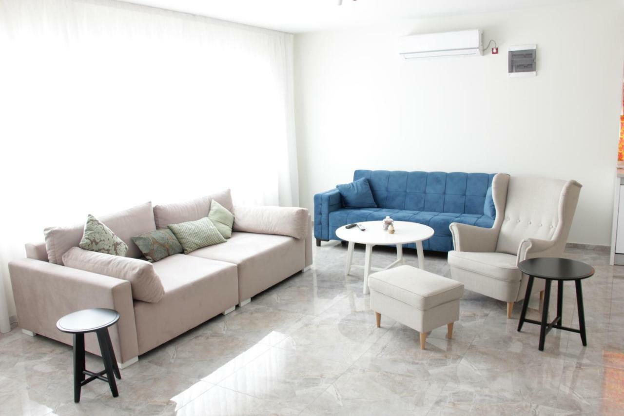 Lux House Olga Apartment Ruma Exterior foto
